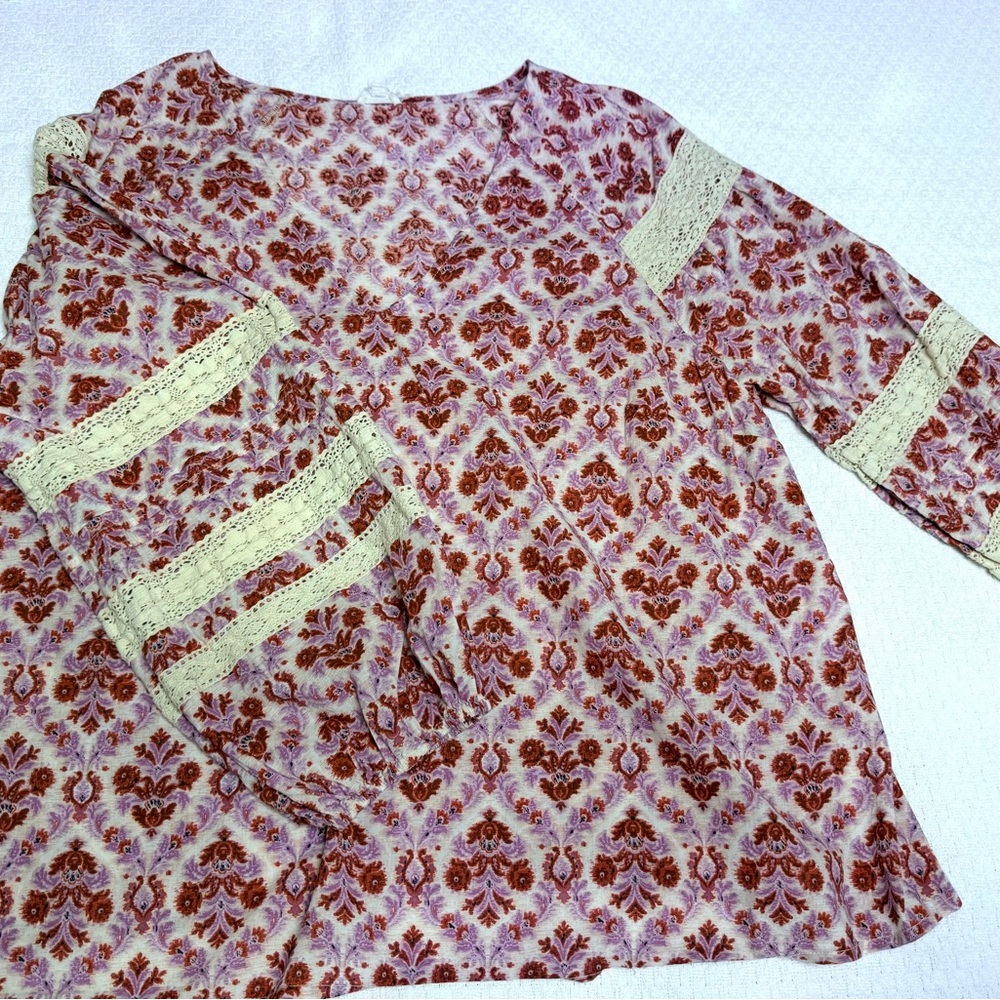 Eze Sur Mer Patterned Top with Lace Accents